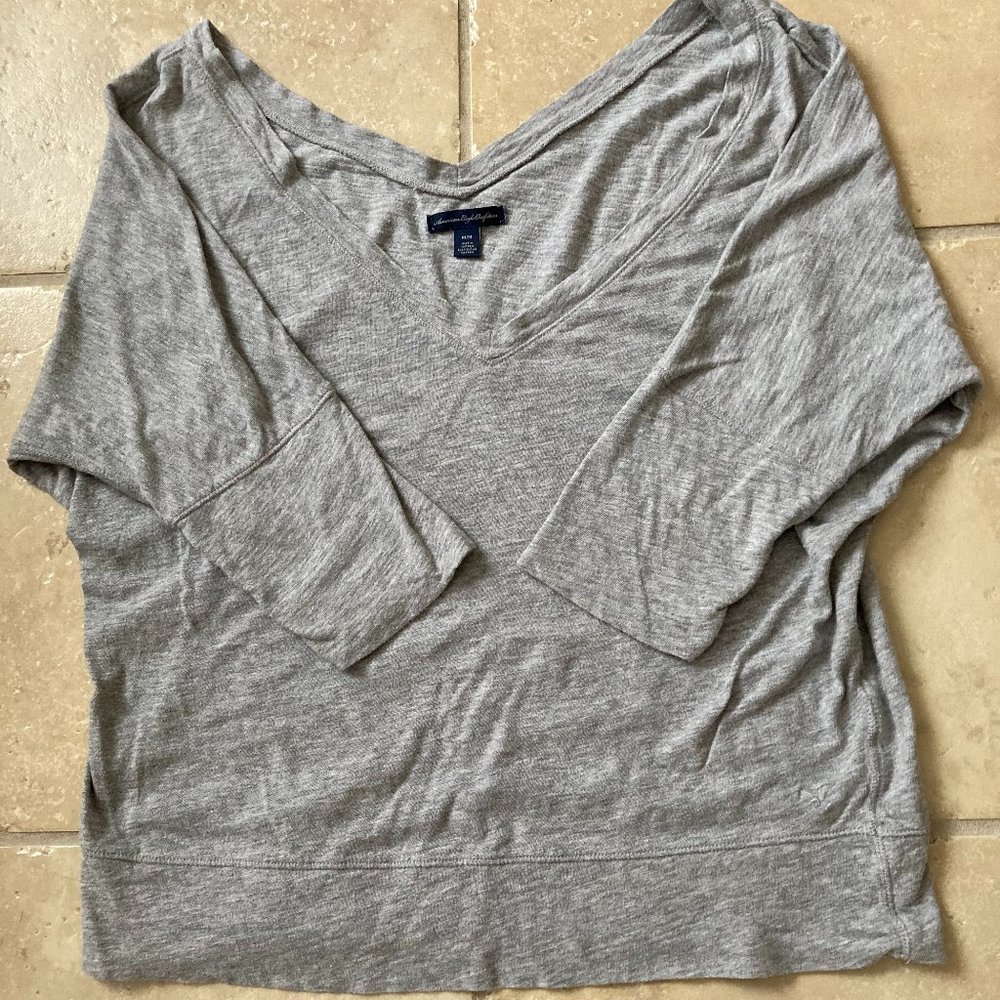 American Eagle 3/4 inch sleeve Gray V Neck